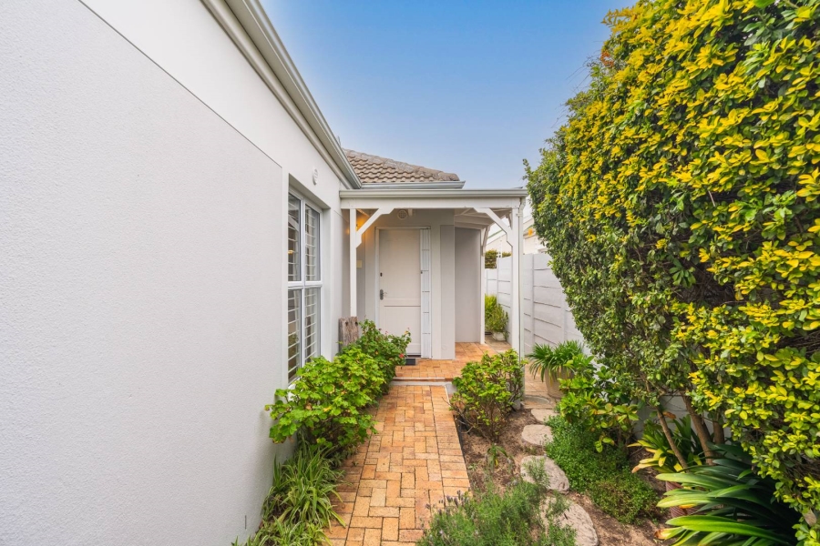 4 Bedroom Property for Sale in Sunningdale Western Cape